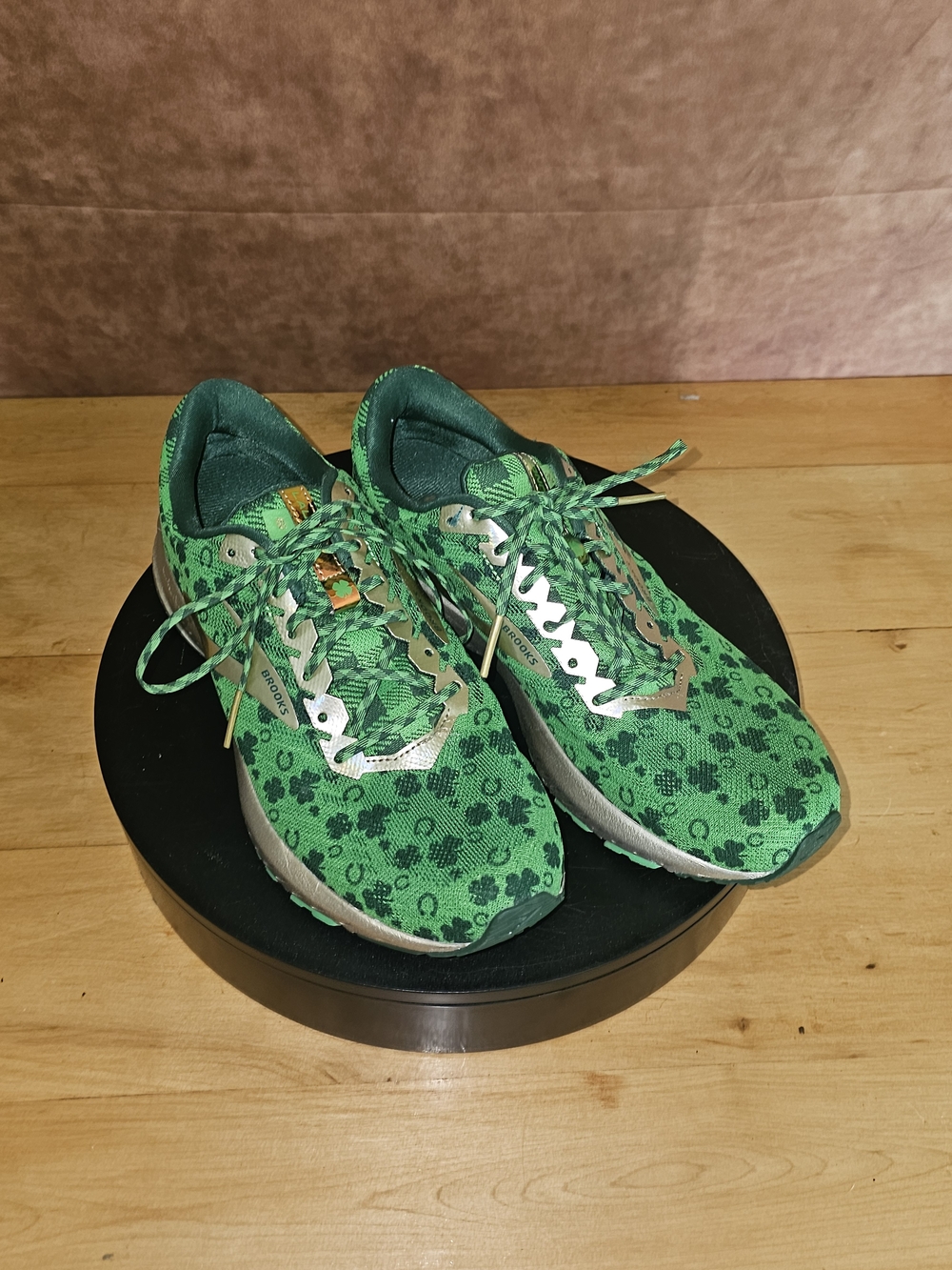 Brooks Green Clover Print Women's Sneakers